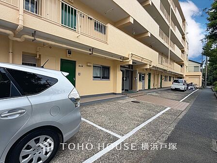 【Car space】敷地内に駐車スペースがあると日々の暮らしをスムーズに運ぶ事が出来ます。（空き状況はお問合せ下さい）