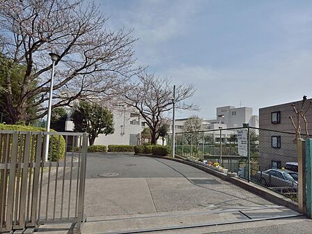 横浜市立秋葉中学校まで約641m