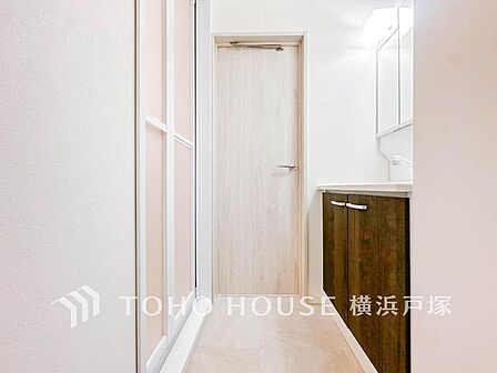 【Powder room】平日の朝であっても、落ち着きとくつろぎを感じられる。時間に余裕とゆとりを持たせます。