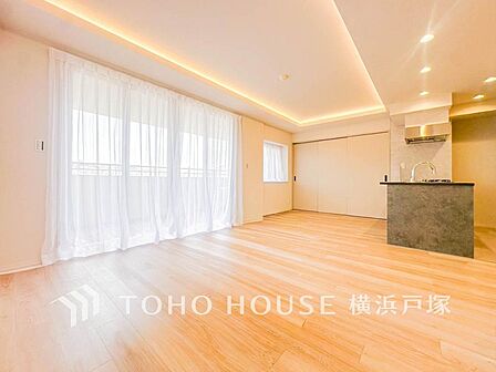 造りこんだ空間演出の妙が生み出す光と質のハーモニーはこの住宅のクオリティの良さを実感させてくれます。