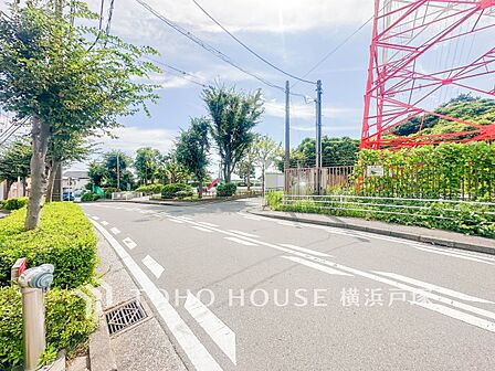 【Frontal road】落ち着きのある閑静な住宅街に佇む邸宅なので、ゆったりお住まいいただけます。