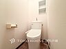 トイレ：【Toilet】清潔感のあるトイレ空間。毎日快適に使えるよう配慮された仕様で、落ち着いて利用できる空間です。