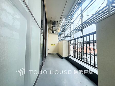 【Balcony】気持ちのいい空が見渡せる広いバルコニー。爽やかな風を感じて、心躍る素敵な暮らしがはじまります。