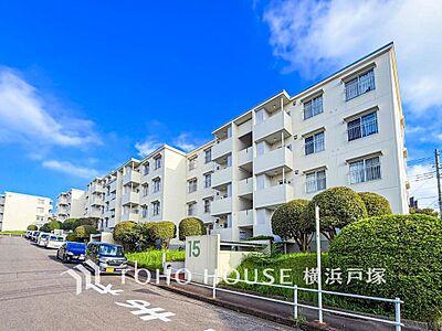 外観：【Appearance】爽やかな青空の下に贅沢なほどに降り注ぐ陽光、豊かな居住性と、クオリティが見事に調和した住空間は、住まうことの喜びを感じさせてくれます。
