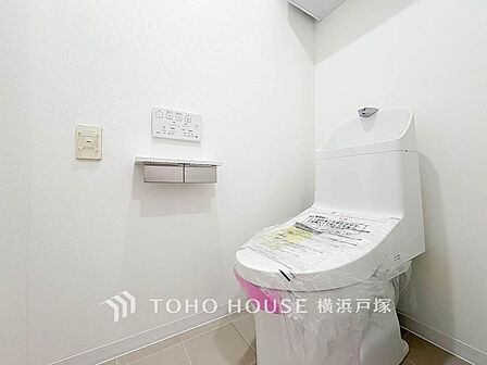 十分な広さと清潔感のあるカラーで纏まったおトイレ。時間に余裕とゆとりを持たせます。