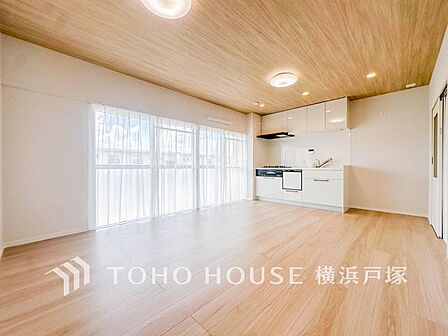 造りこんだ空間演出の妙が生み出す光と質のハーモニーはこの住宅のクオリティの良さを実感させてくれます。