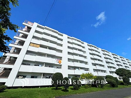 【Appearance】爽やかな青空の下に贅沢なほどに降り注ぐ陽光、豊かな居住性と、クオリティが見事に調和した住空間は、住まうことの喜びを感じさせてくれます。