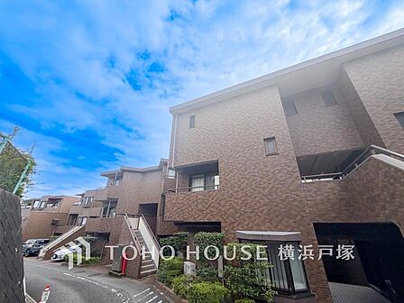 【Appearance】その邸が魅せる、気品・上質・重厚感・細やかさ、そのすべては訪れた者に安らぎと品性を与える特別な空間です。ここに住むからこそ意味がある。すべての(始まり)をここから迎えます。