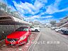 駐車場：【Car space】敷地内に駐車スペースがあると日々の暮らしをスムーズに運ぶ事が出来ます。（空き状況はお問合せ下さい）