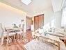 リビング/ダイニング：【Living room】ご家族やお客様との時間等、多くの時を刻む空間。何気なく過ぎる時でさえも上質な一時となる快適な空間を。