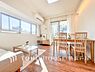 リビング/ダイニング：【Living room】明るく開放的な空間が広がるLDK。室内には豊かな陽光が注ぎ込み、爽やかな住空間を演出。