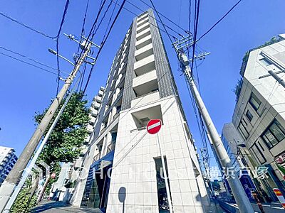 外観:【Appearance】爽やかな青空の下に贅沢なほどに降り注ぐ陽光、豊かな居住性と、クオリティが見事に調和した住空間は、住まうことの喜びを感じさせてくれます。 外観:【Appearance】爽やかな青空の下に贅沢なほどに降り注ぐ陽光、豊かな居住性と、クオリティが見事に調和した住空間は、住まうことの喜びを感じさせてくれます。