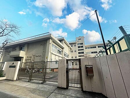 横浜市立南吉田小学校(950m)