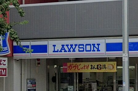 ローソン横浜長者町二丁目店(78m)長者町2丁目エリアの沿道沿いにある使い勝手の良いコンビニ。人気のマチカフェやスイーツ、お惣菜が充実しており、周辺住民の日常使いやサッとした用足しに最適です。