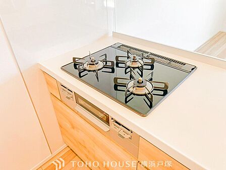 毎日料理をする、料理が好き、家族が多くて量を作る必要がある、等の方々にとっては必須の3口コンロ。