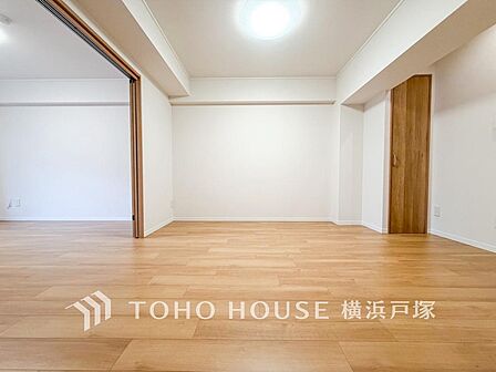 【Living room】ご家族やお客様との時間等、多くの時を刻む空間。何気なく過ぎる時でさえも上質な一時となる快適な空間を。