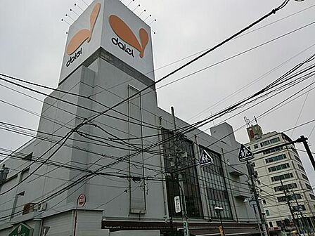 食料品から生活用品、ヘルスケア商品、化粧品を扱う総合スーパーです。