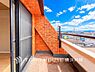 バルコニー：【Balcony】気持ちのいい空が見渡せる広いバルコニー。爽やかな風を感じて、心躍る素敵な暮らしがはじまります。