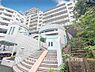 エントランス：【Entrance】上質感漂うエントランス。めまぐるしく過ぎ行く日々の中でゆったりとした休息と癒しを提供してくれる居住者のプライベート空間があります。