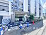 玄関：【Entrance】海と太陽、そして風。湘南の自然を五感で感じる暮らし。毎日が発見と感動に満ちた、豊かな住環境。