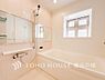 浴室：【Bathroom】1日の疲れを取り心身を癒すことができる住まいの中のリラクゼーション空間、リラックスできるよう優しいカラーをチョイスしました。時を忘れるほどのんびりできる空間に。