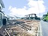外観：新たな暮らしの舞台となる住まいが、少しずつその姿を現しています。完成へと向かう建築の様子から、これから始まる生活への期待が広がります。(2026.9撮影)
