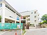 周辺：横浜市立森中学校(800m)緑豊かで静かな高台の住環境に佇む公立中学校。文武両道の精神のもとで学力向上と部活動の双方に力を注ぎ、地域社会と密接に連携しながら生徒の自主性と豊かな人間性を育んでいます。