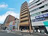 外観：【Appearance】端正なフォルムと落ち着きのある色調が印象的な外観。日々の暮らしに品格を添える、心地よい住まいの表情を感じられます。
