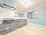キッチン：【Kitchen】ご家族みんなで調理ができる位のスペースを実現したキッチン空間となっております。みんなで作った料理を召し上がりながらの会話は、どのような物になるのでしょうか。