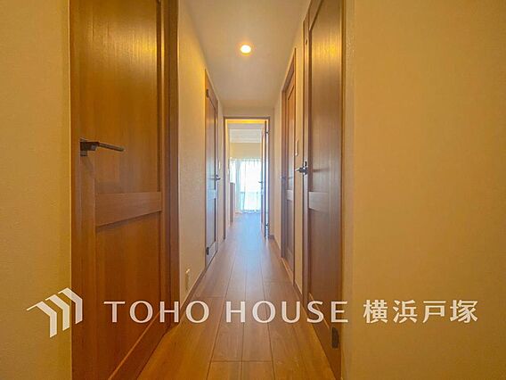 「Hallwa...