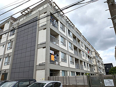 外観：南東向きの明るい建物