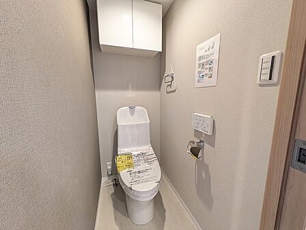 トイレには快適な温水洗浄便座付き