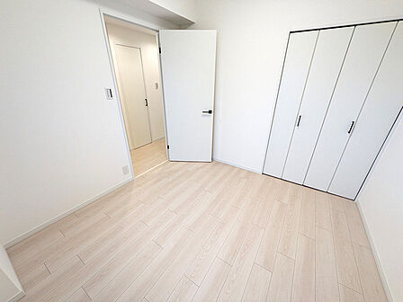 サービスルーム(納戸)5帖は居室としてもご利用いただけます