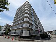 近隣には公園や緑地が広がる気持ちの良い環境です