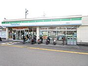 ファミリーマート 高槻浦堂店 徒歩3分。 210m