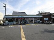 ファミリーマート茨木大池一丁目店 徒歩10分。 760m