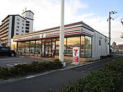 セブンイレブン 高槻土室町店 徒歩10分。 730m