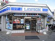 ローソン 水無瀬駅前店 徒歩7分。 500m