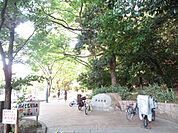 片山公園 徒歩13分。 970m