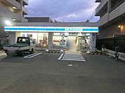 ローソンJR茨木東口店 徒歩1分。 50m