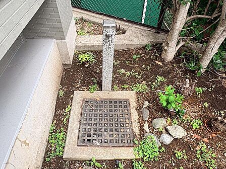 専用庭には立水栓がございます。夏はプールや、流しソーメンなどいかがでしょうか。