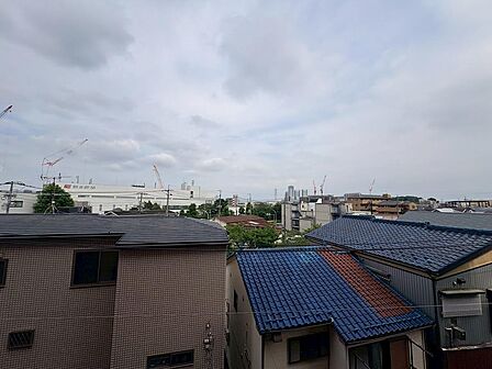 周りに高い建物がなく、開放感も良好です