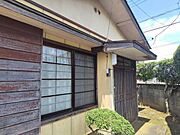 玄関へのアプローチは風情を感じます