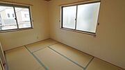 2階、5帖の和室は寝室としても使用可能◎