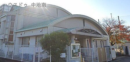 中央乳児保育所 690m