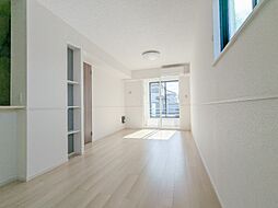 リラクスィング プレイス 1階1LDKのリビング/ダイニング