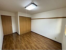 シーバハイツ 2階2LDKの寝室