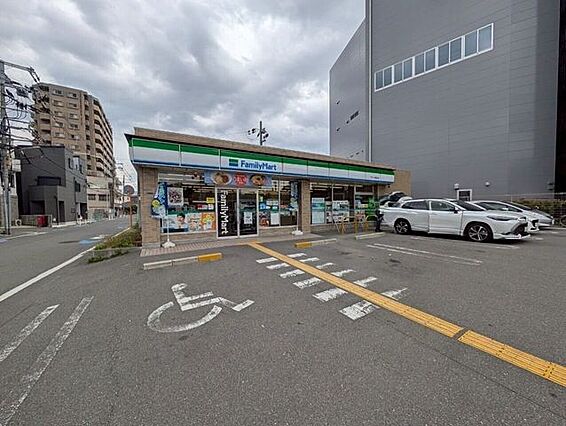 ファミリーマー...
