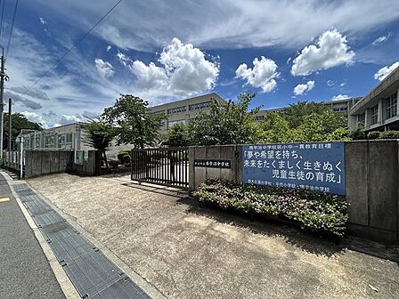 宇治市立　南宇治中学校☆教育目標～未来をみつめ、強く正しく生きよう～ 460m