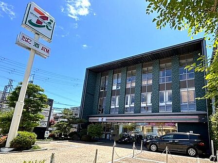 セブンイレブン 宇治京阪木幡駅前店駐車場もあり、車で通り掛かった際に立ち寄る事もできるので とても便利です☆ 520m